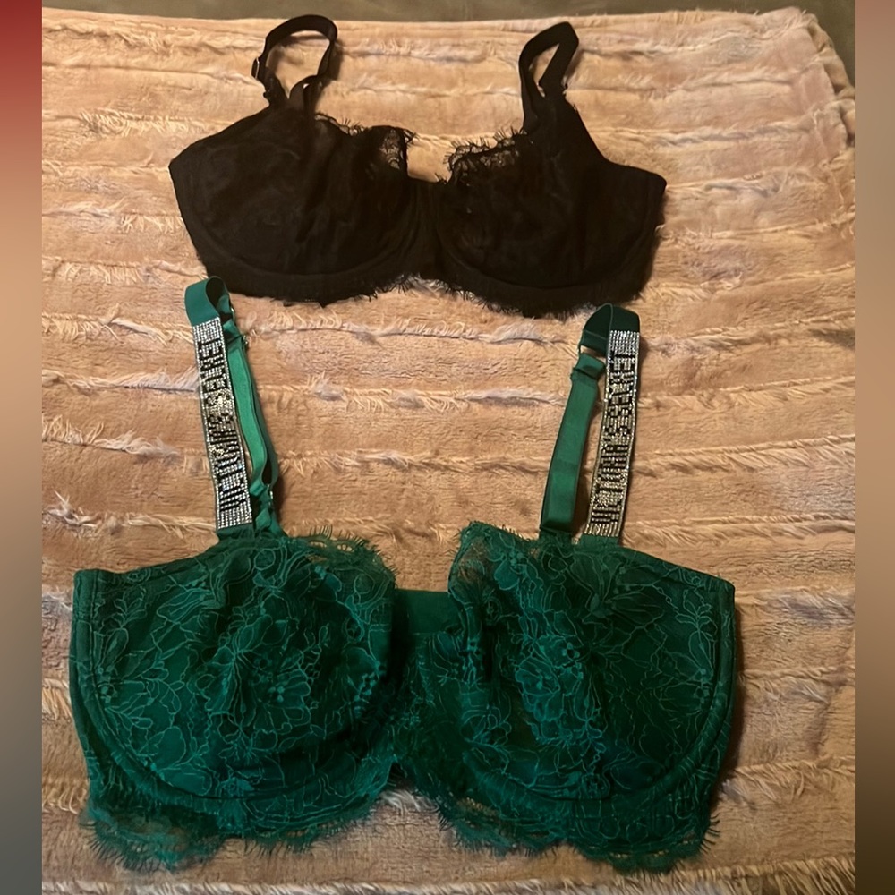 2 VS bras. New without tags